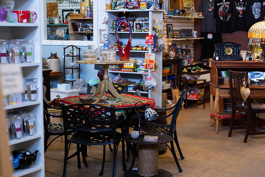 An iron patio set in the middle of the shop